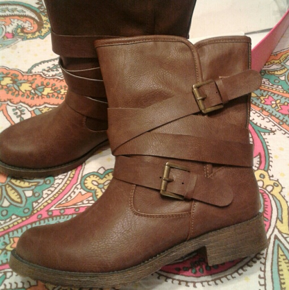 Boots - Picture 2 of 4